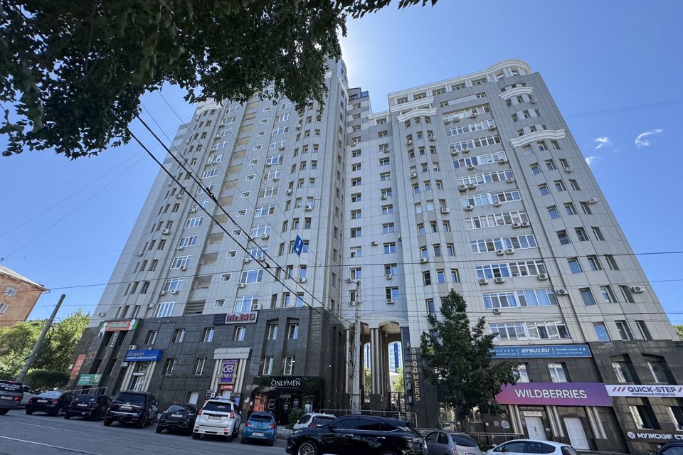 Продаётся 4-комнатная квартира, 101 м²