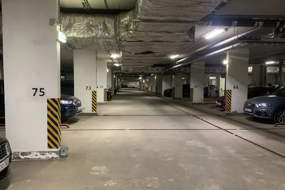 Продаётся машиноместо, 16 м²