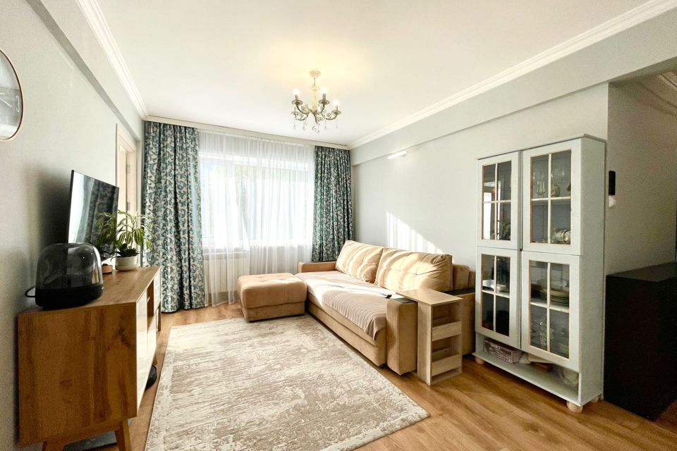 Продаётся 4-комнатная квартира, 58.9 м²