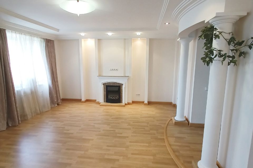 Продаётся 4-комнатная квартира, 101.8 м²