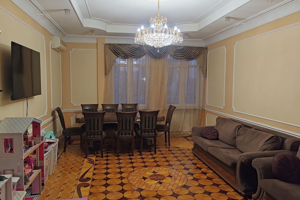 Продаётся 3-комнатная квартира, 128.5 м²
