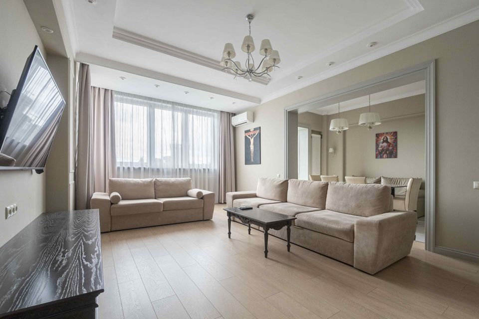 Сдаётся 2-комнатная квартира, 97 м²