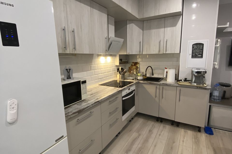 Продаётся 2-комнатная квартира, 79.6 м²