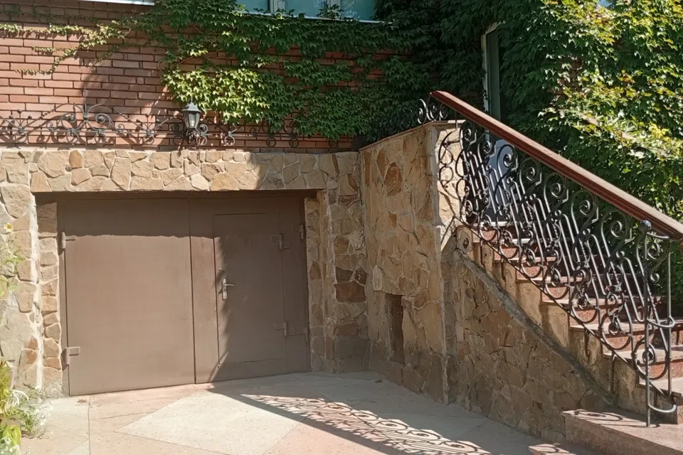 Продаётся 3-этажный дом, 470 м²