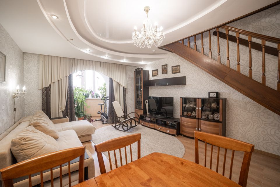 Продаётся 4-комнатная квартира, 149.5 м²