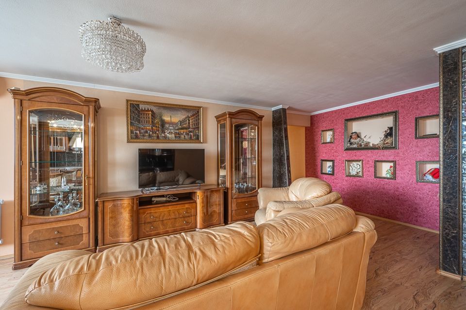 Продаётся 5-комнатная квартира, 142 м²