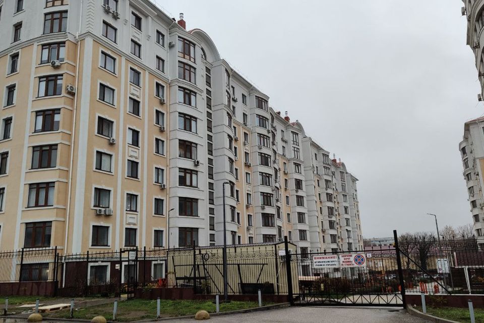 Продаётся 3-комнатная квартира, 104 м²