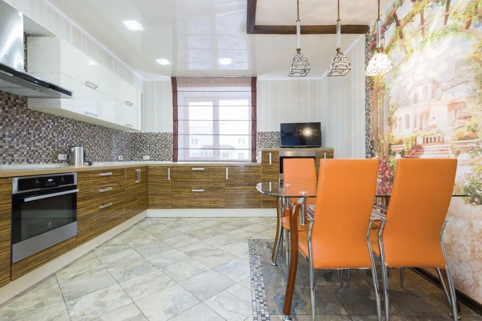 Продаётся 4-комнатная квартира, 164.4 м²