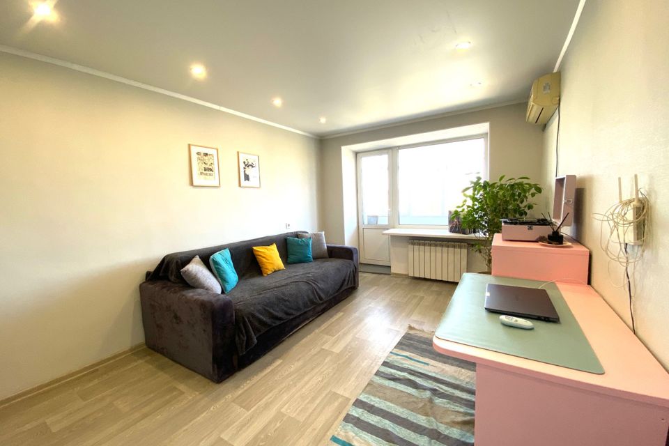 Продаётся 3-комнатная квартира, 52.3 м²