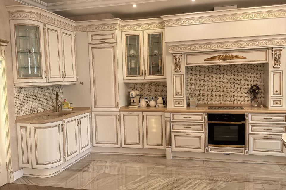 Продаётся 4-комнатная квартира, 148 м²