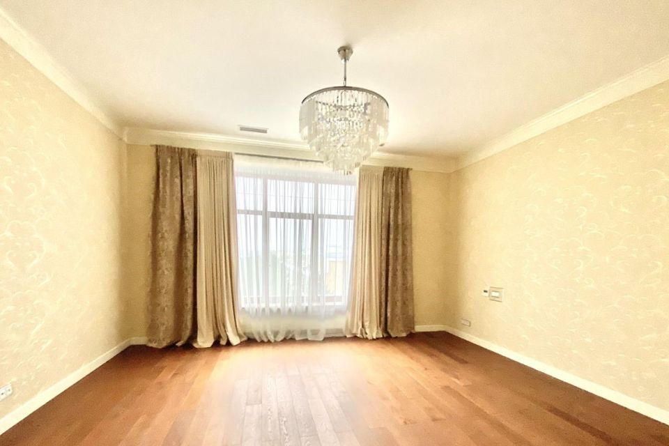 Продаётся 2-комнатная квартира, 141 м²