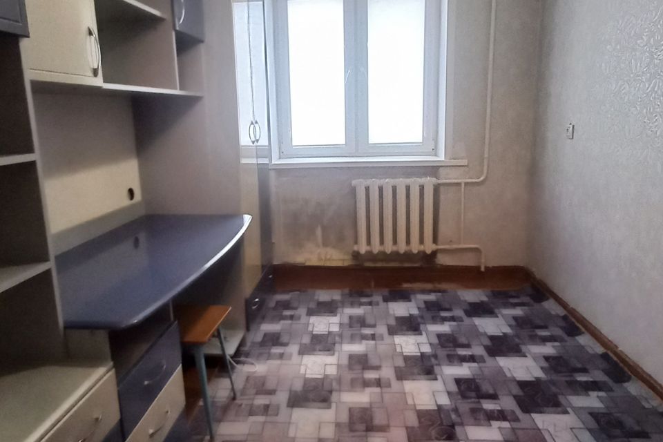Продаётся 4-комнатная квартира, 60.7 м²