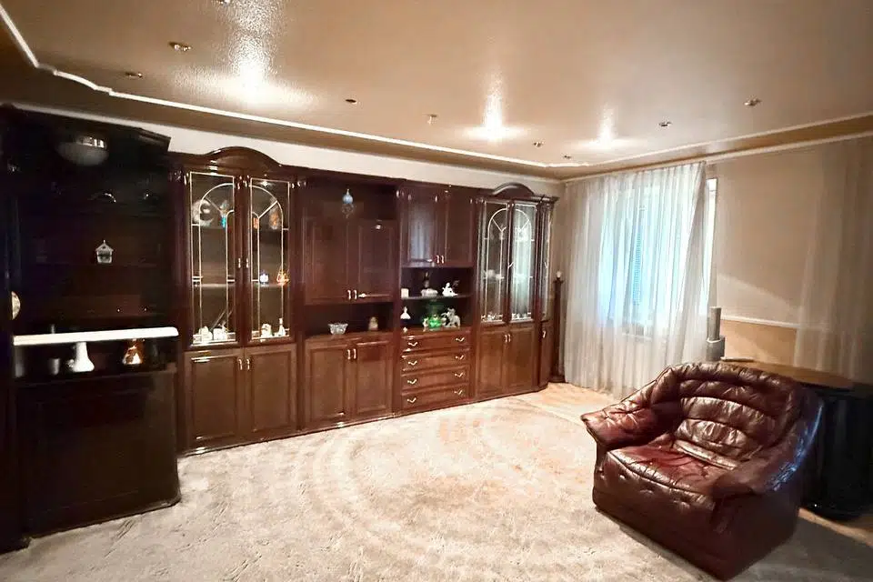 Продаётся 4-комнатная квартира, 107 м²