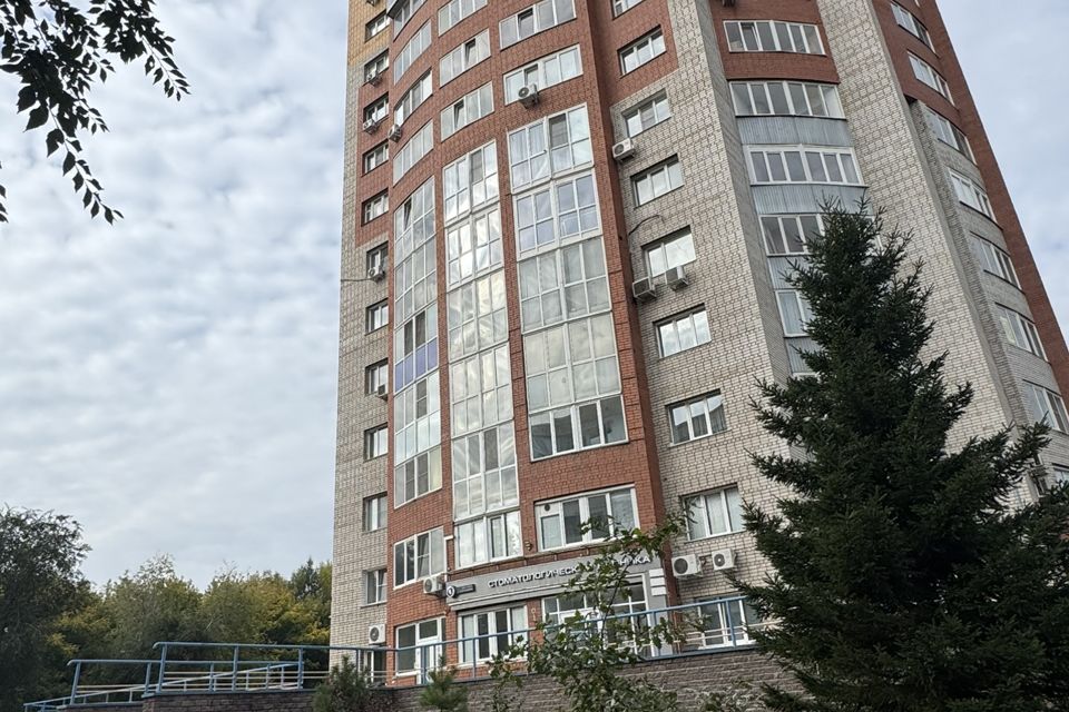 Продаётся 3-комнатная квартира, 118 м²
