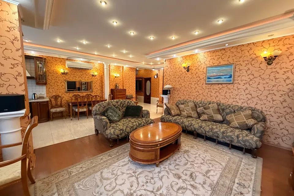 Продаётся 2-комнатная квартира, 82 м²