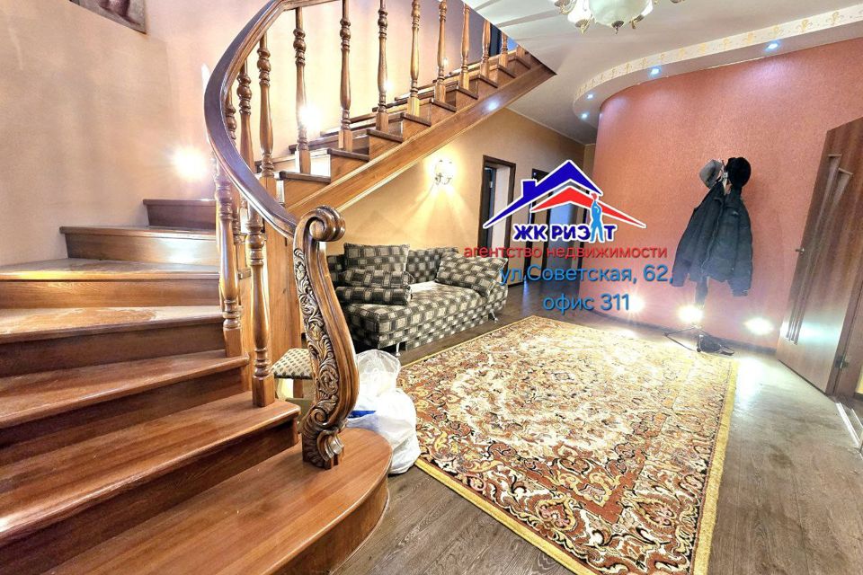 Продаётся 2-этажный дом, 350 м²