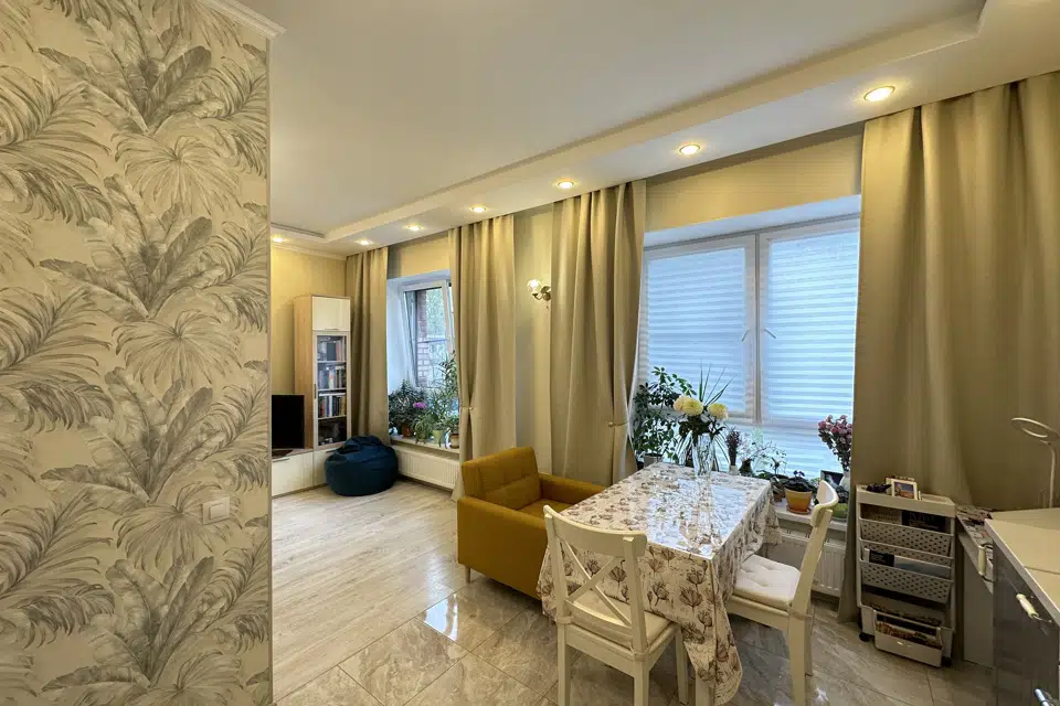 Продаётся 1-комнатная квартира, 42.7 м²