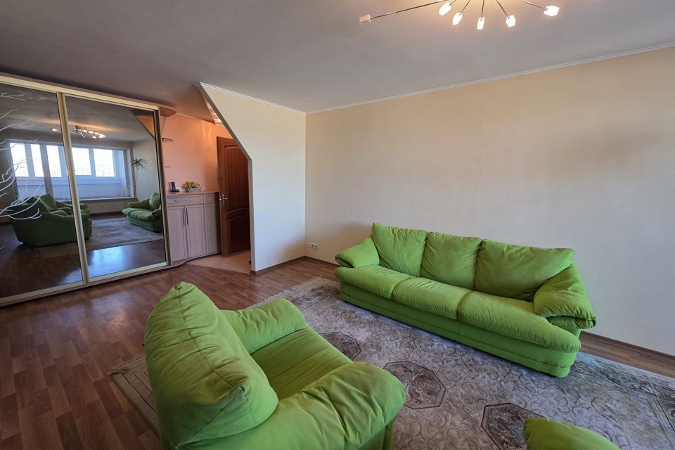 Продаётся 3-комнатная квартира, 104 м²