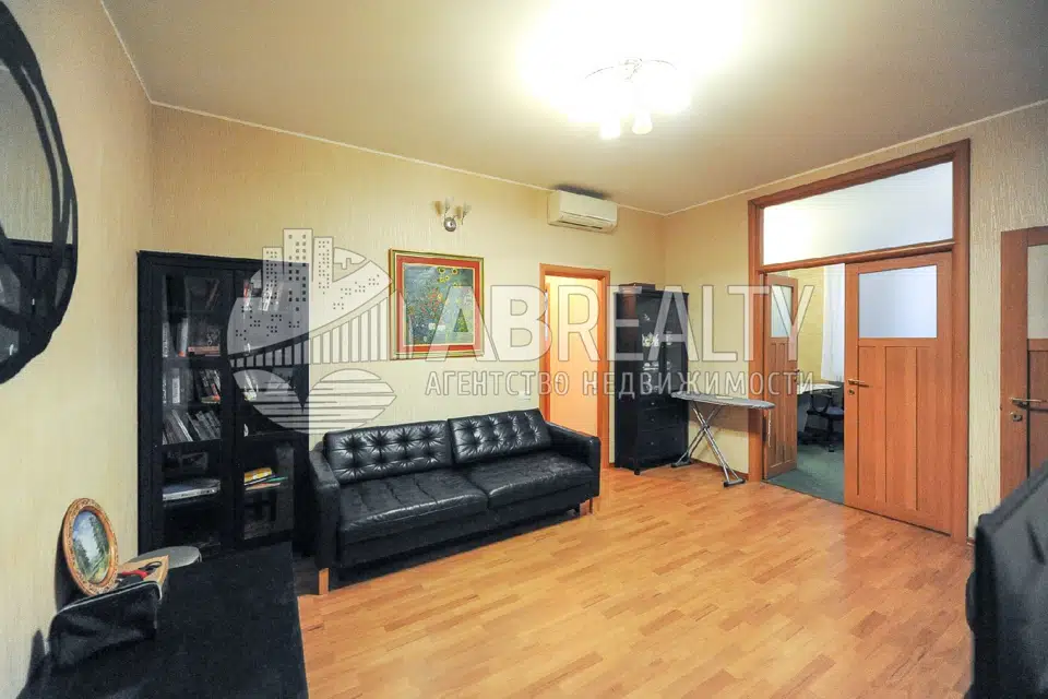 Продаётся 4-комнатная квартира, 120 м²