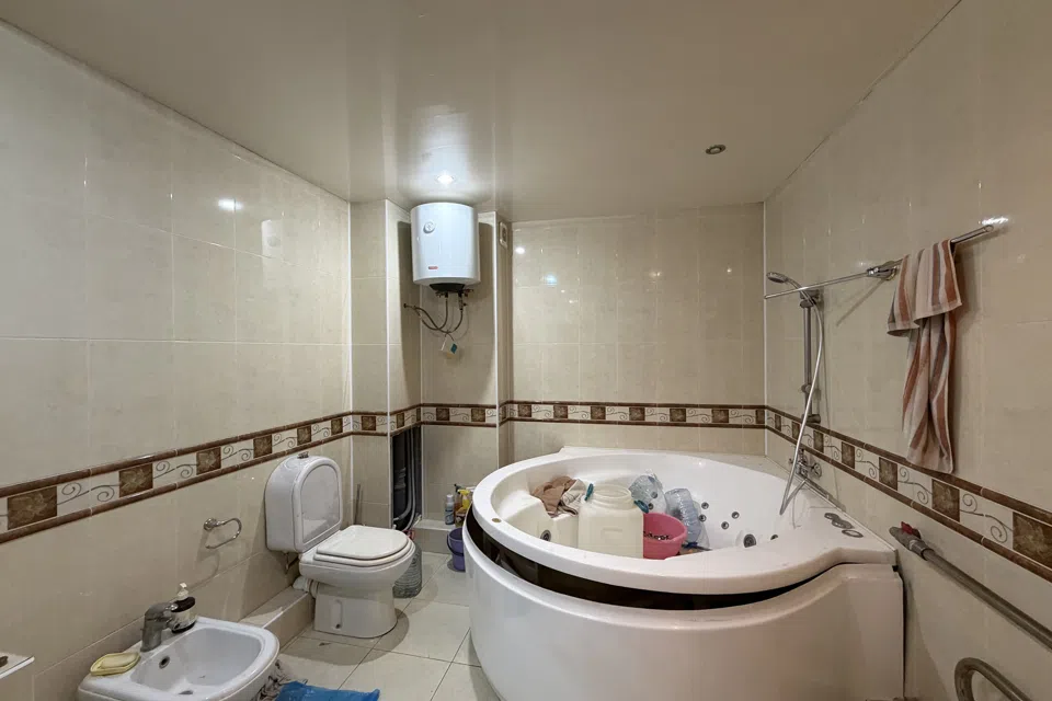 Продаётся 4-комнатная квартира, 90 м²