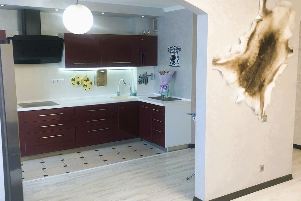 Продаётся 3-комнатная квартира, 100 м²