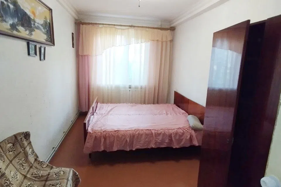 Продаётся 4-комнатная квартира, 70 м²