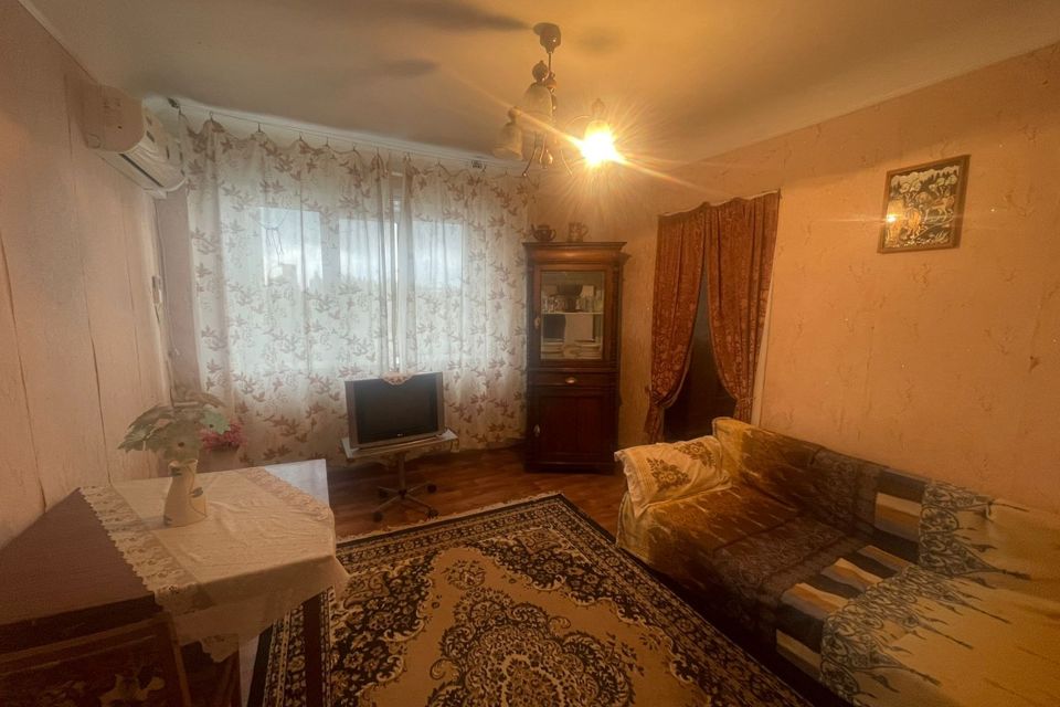 Продаётся 3-комнатная квартира, 42.1 м²
