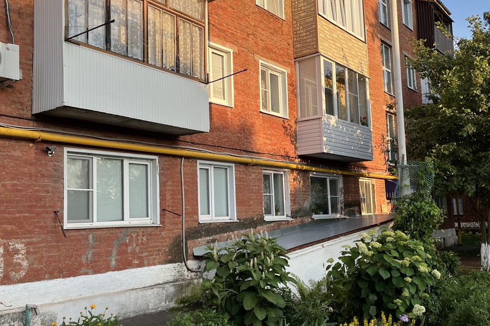 Продаётся 3-комнатная квартира, 41.9 м²