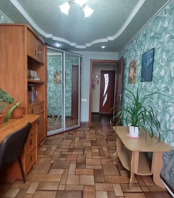Продаётся 4-комнатная квартира, 66.2 м²