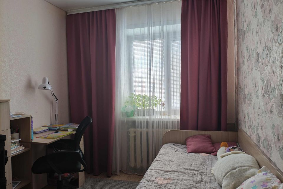 Продаётся 4-комнатная квартира, 59.5 м²