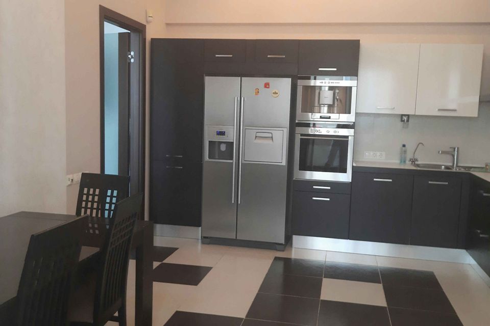 Сдаётся 4-комнатная квартира, 180 м²