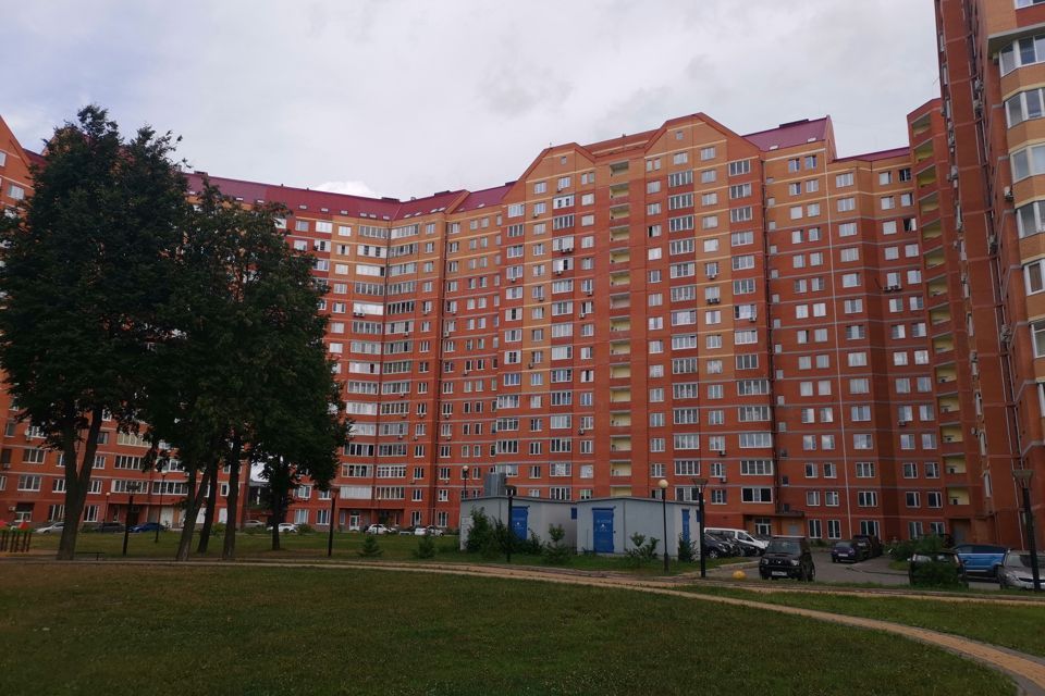 Продаётся 4-комнатная квартира, 236 м²