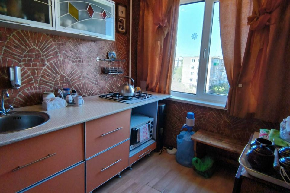 Продаётся 4-комнатная квартира, 61.3 м²