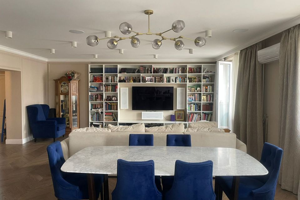 Продаётся 4-комнатная квартира, 136 м²