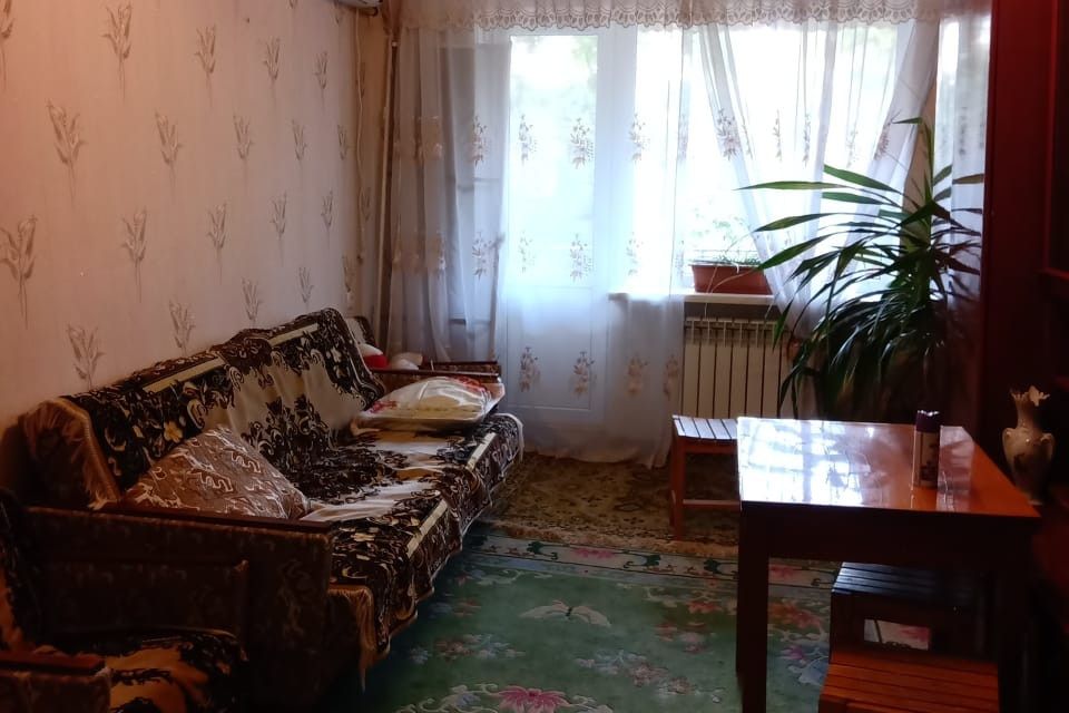 Продаётся 4-комнатная квартира, 65.7 м²