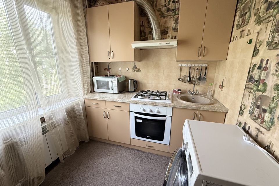 Продаётся 3-комнатная квартира, 48.4 м²