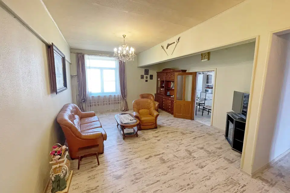 Продаётся 3-комнатная квартира, 97 м²