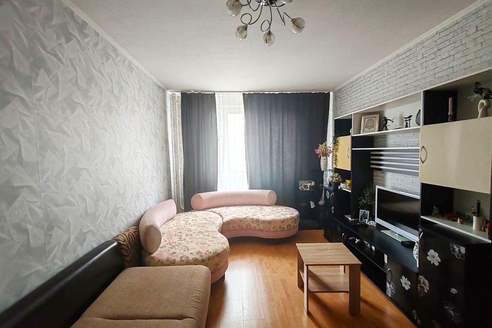 Продаётся 4-комнатная квартира, 101.4 м²
