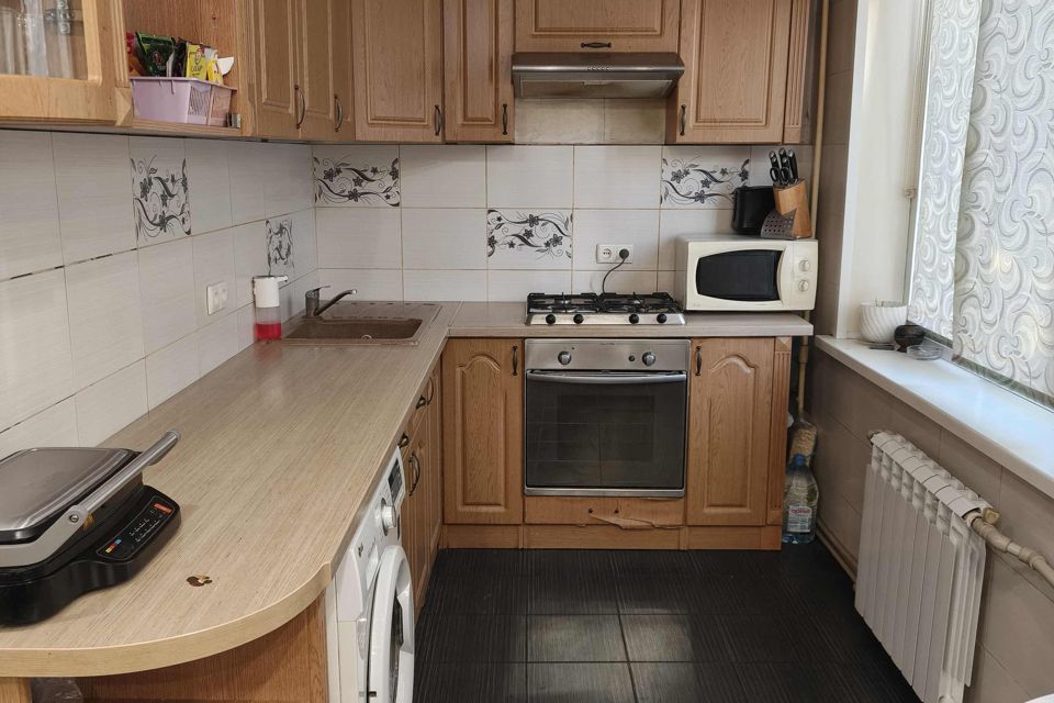 Продаётся 4-комнатная квартира, 66 м²