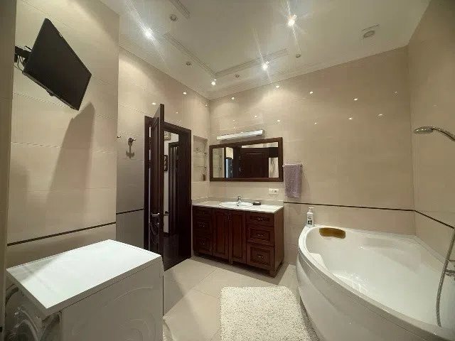 Продаётся 3-комнатная квартира, 130.3 м²