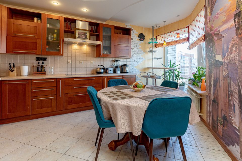 Продаётся 3-комнатная квартира, 101 м²