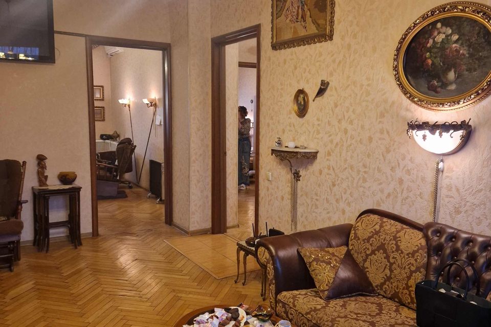 Продаётся 4-комнатная квартира, 115.8 м²