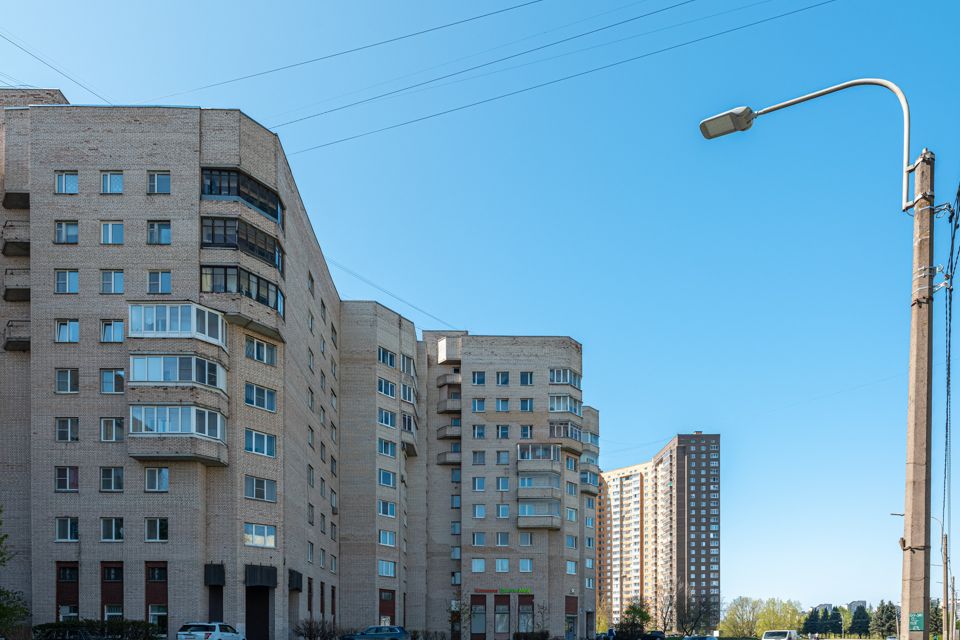 Продаётся 4-комнатная квартира, 178 м²