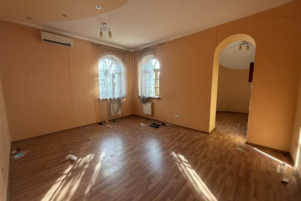 Продаётся 3-этажный дом, 450 м²