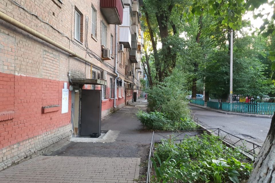 Продаётся 3-комнатная квартира, 51.7 м²