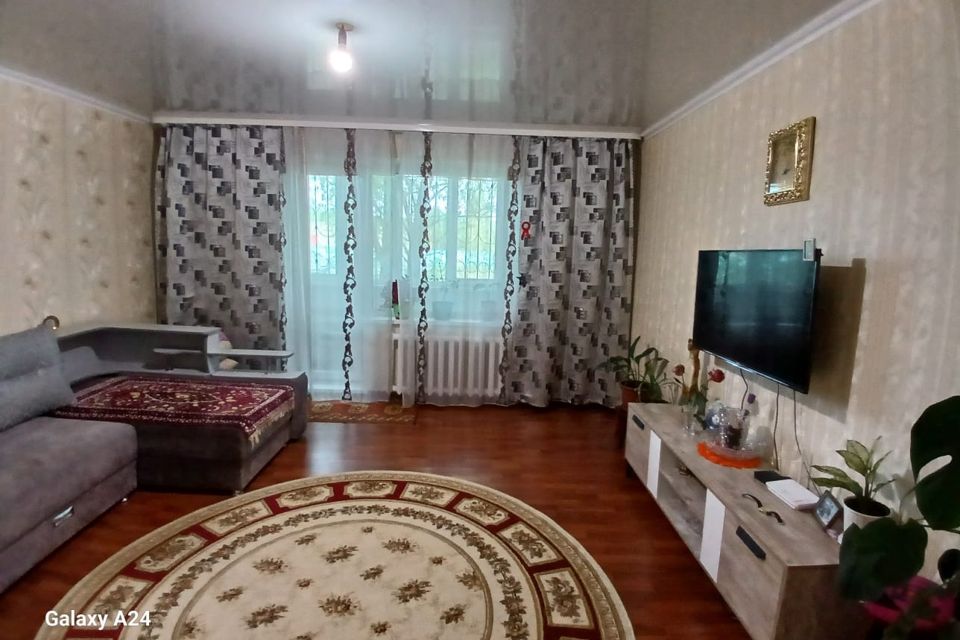 Продаётся 1-комнатная квартира, 42.2 м²