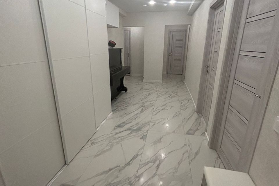 Продаётся 3-комнатная квартира, 102 м²