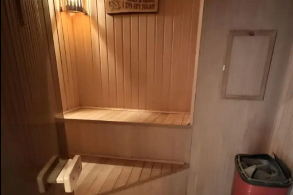 Продаётся 4-комнатная квартира, 169.7 м²