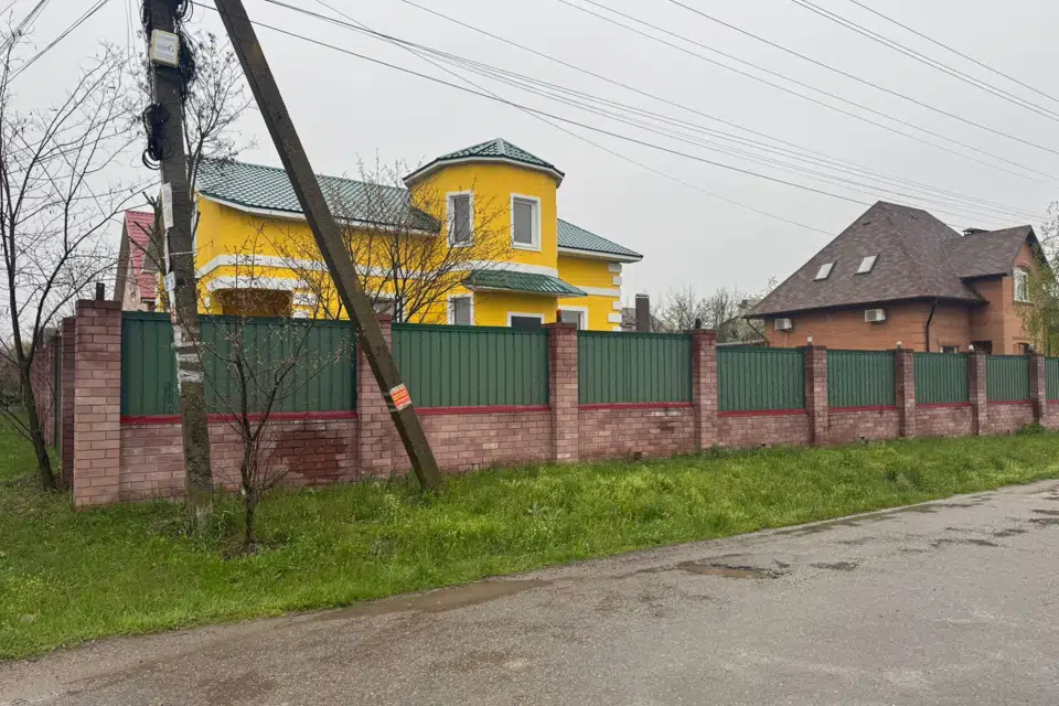 Продаётся 3-этажный дом, 270 м²