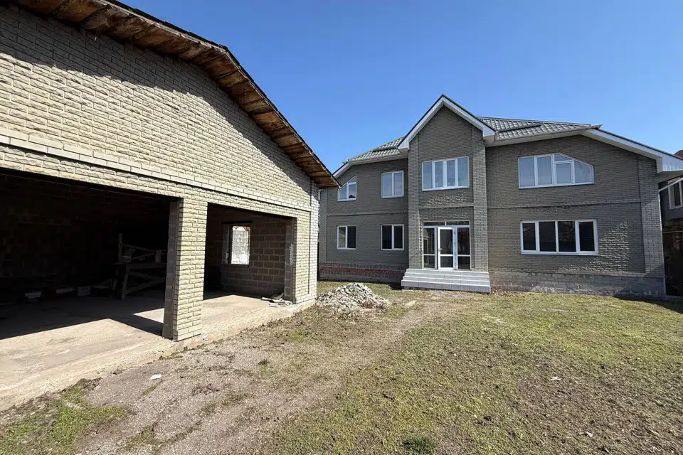 Продаётся 2-этажный дом, 550 м²
